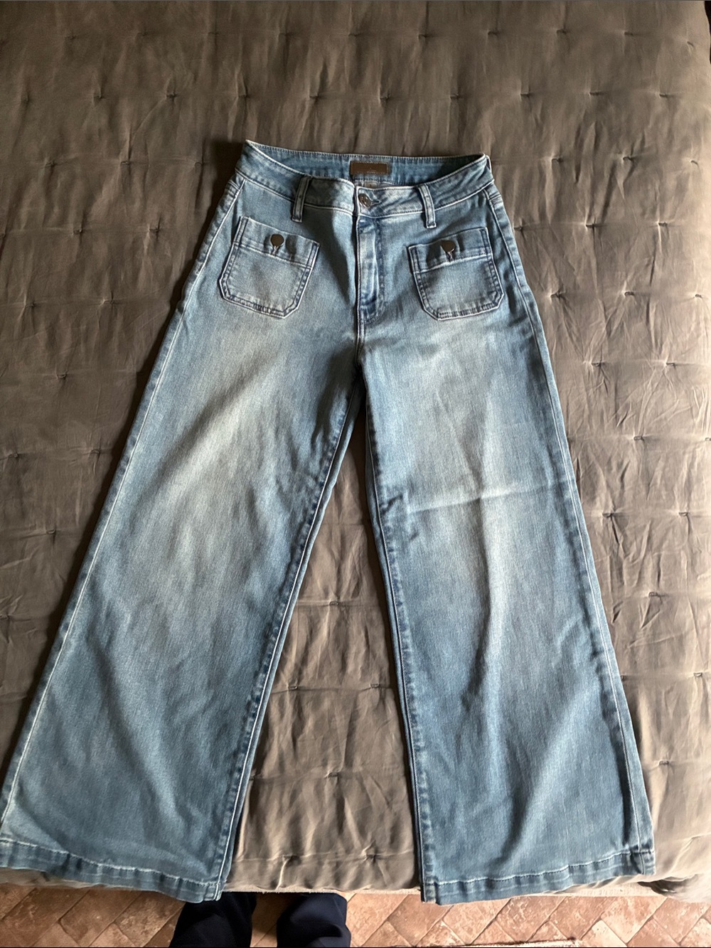 Kut from the Kloth Light Blue Wide-Leg Jeans with Front Patch Pockets